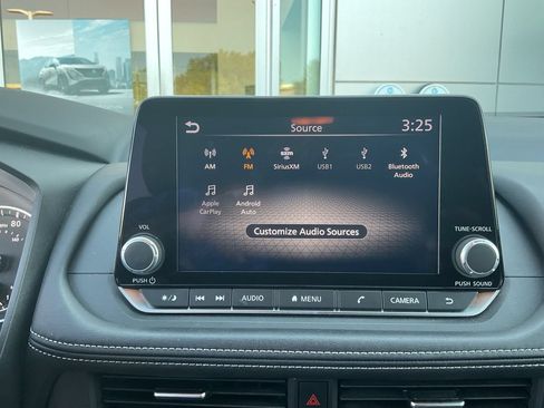 Used 2025 Nissan Rogue SV FWD image 24