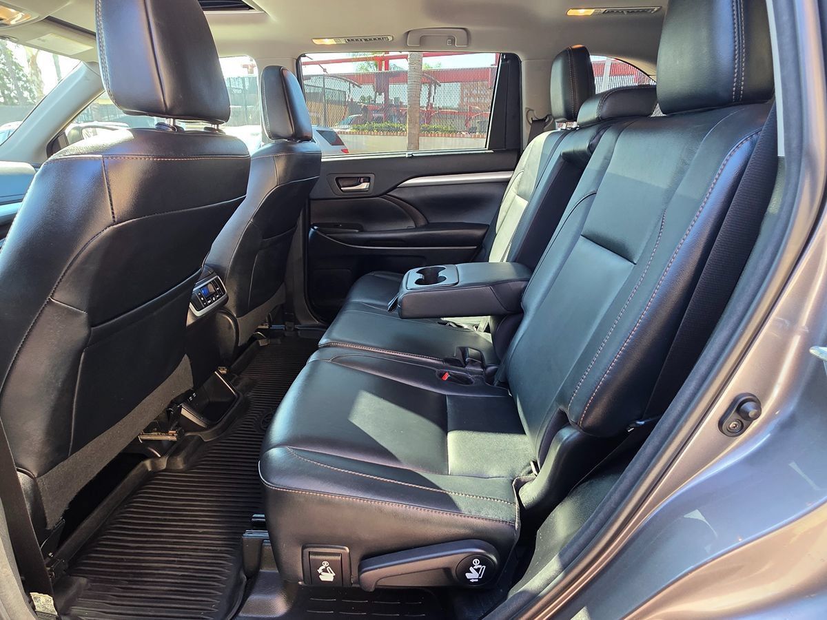 Used 2018 Toyota Highlander XLE FWD image 26