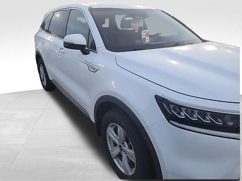 Used 2022 Kia Sorento LX image 4