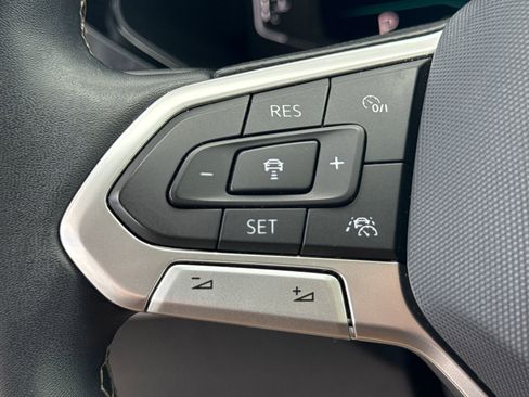 Certified 2022 Volkswagen Taos SEL image 25