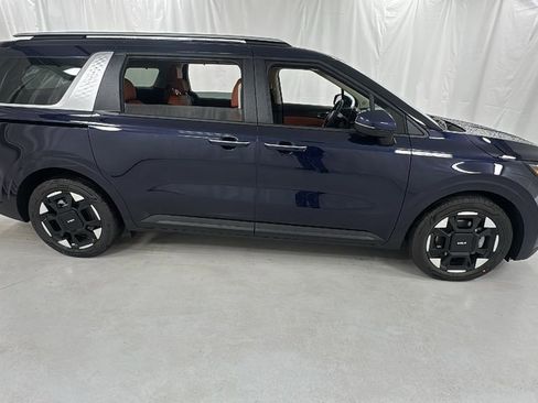 New 2026 Kia Carnival EX image 2