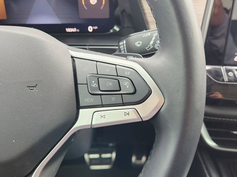 Used 2025 Volkswagen Atlas SEL Premium R-Line image 32