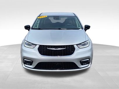 Used 2024 Chrysler Pacifica Touring-L