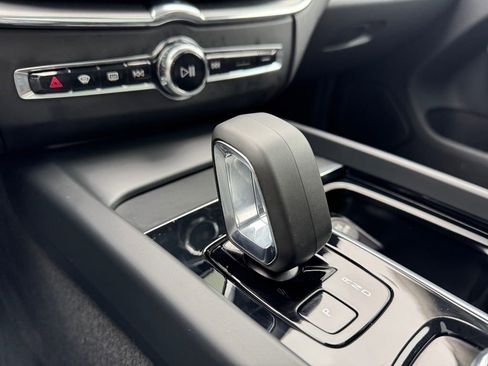 Certified 2023 Volvo XC60 B5 Core w/ Climate Package AWD/4WD image 16
