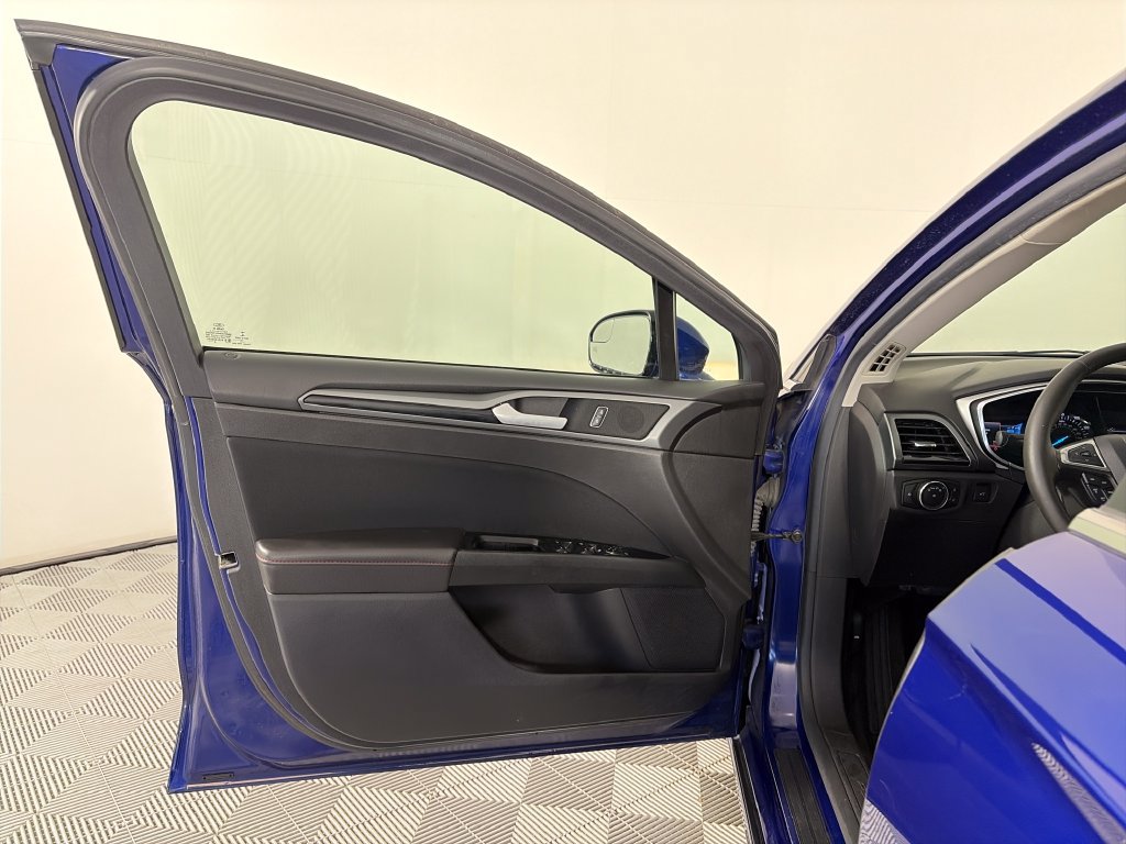 Used 2016 Ford Fusion SE FWD image 10