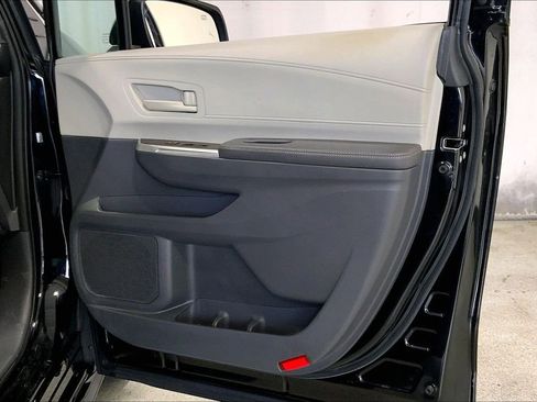 Used 2022 Toyota Sienna LE image 26