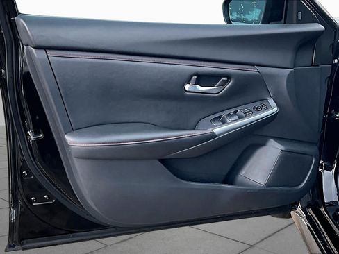 Certified 2025 Nissan Sentra SR FWD image 22