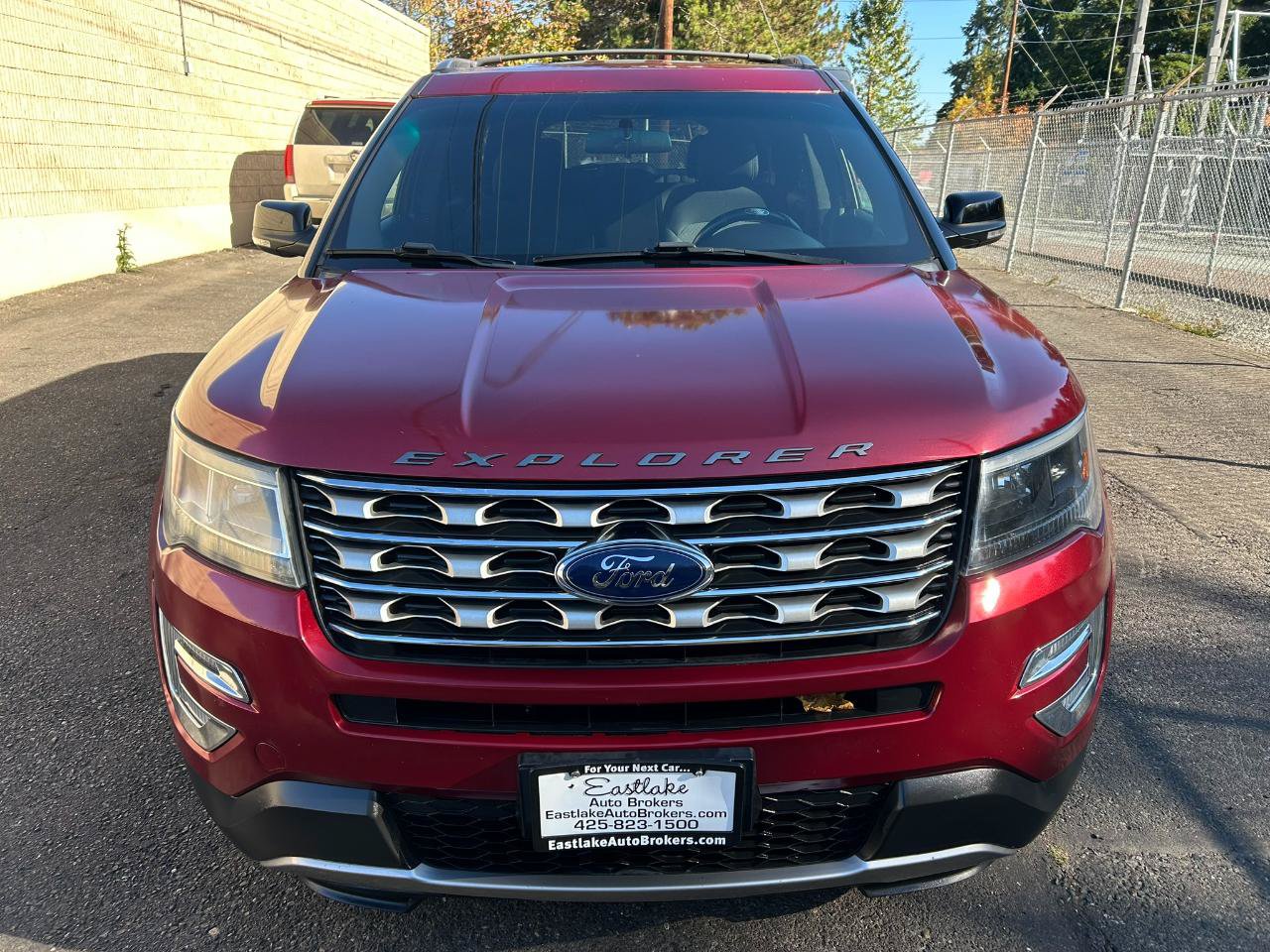 Used 2016 Ford Explorer XLT AWD/4WD image 2
