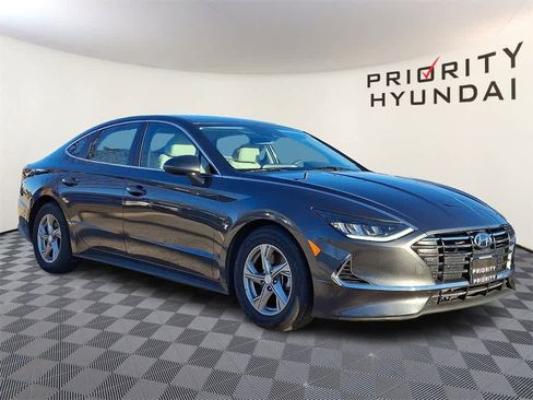 Used 2023 Hyundai Sonata SE w/ Cargo Package image 3