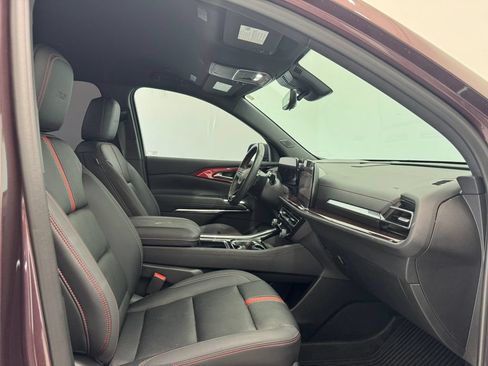 Used 2025 Chevrolet Traverse RS w/ LPO, Floor Liner Package FWD image 17