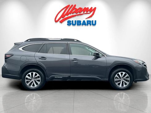 Used 2024 Subaru Outback Premium AWD/4WD image 3