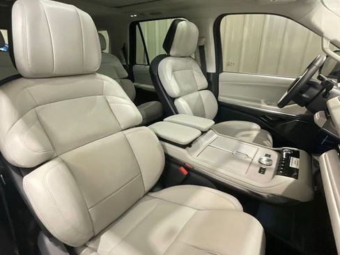 Used 2025 Lincoln Navigator Reserve AWD/4WD image 15