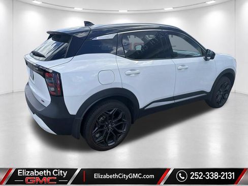 Used 2025 Nissan Kicks SR w/ SR Premium Package FWD image 4