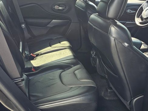 Used 2020 Jeep Cherokee Limited image 9