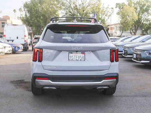 Certified 2025 Kia Sorento SX image 9