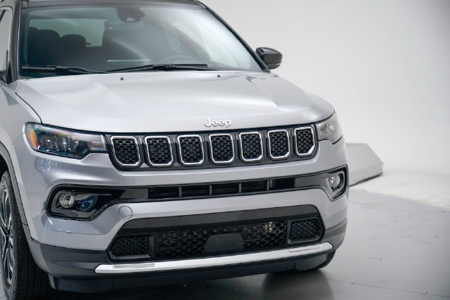 Used 2023 Jeep Compass Limited AWD/4WD image 18