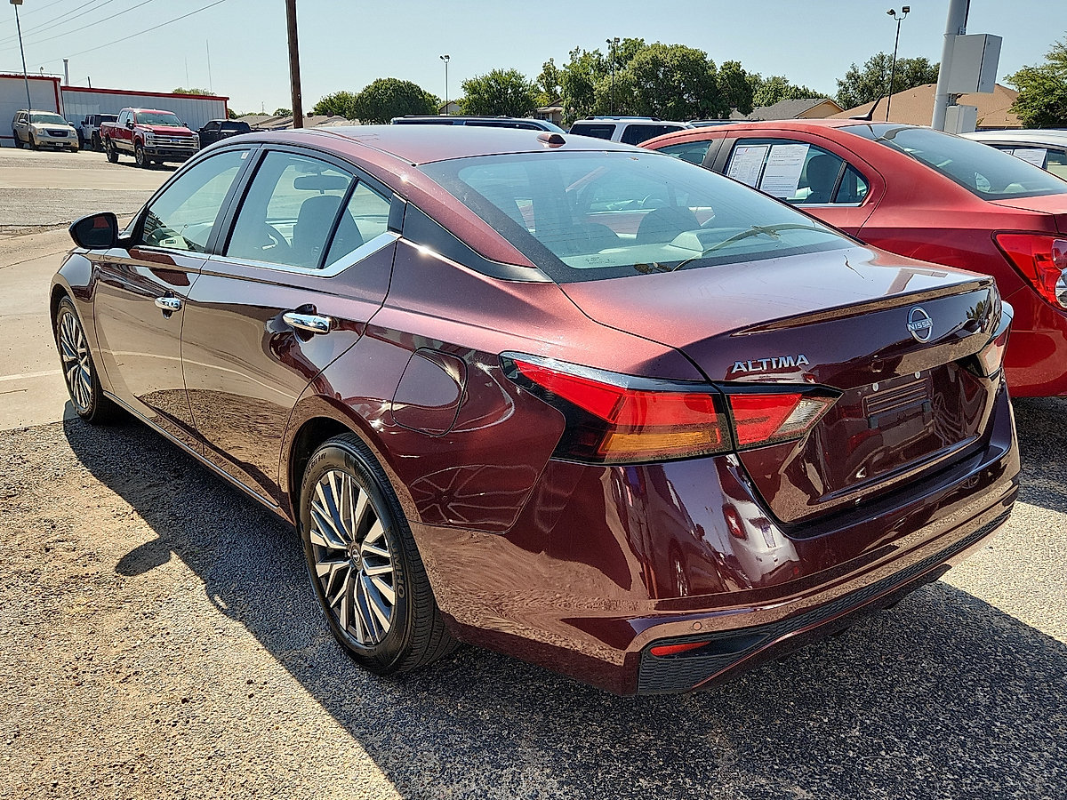 Used 2025 Nissan Altima 2.5 SV FWD image 2
