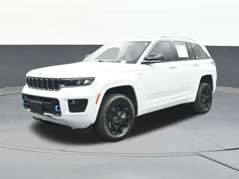 Used 2023 Jeep Grand Cherokee Overland w/ Luxury Tech Group IV AWD/4WD image 4