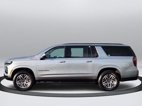 Used 2025 Chevrolet Suburban Z71 AWD/4WD image 2