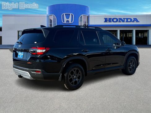 Certified 2024 Honda Pilot TrailSport image 9