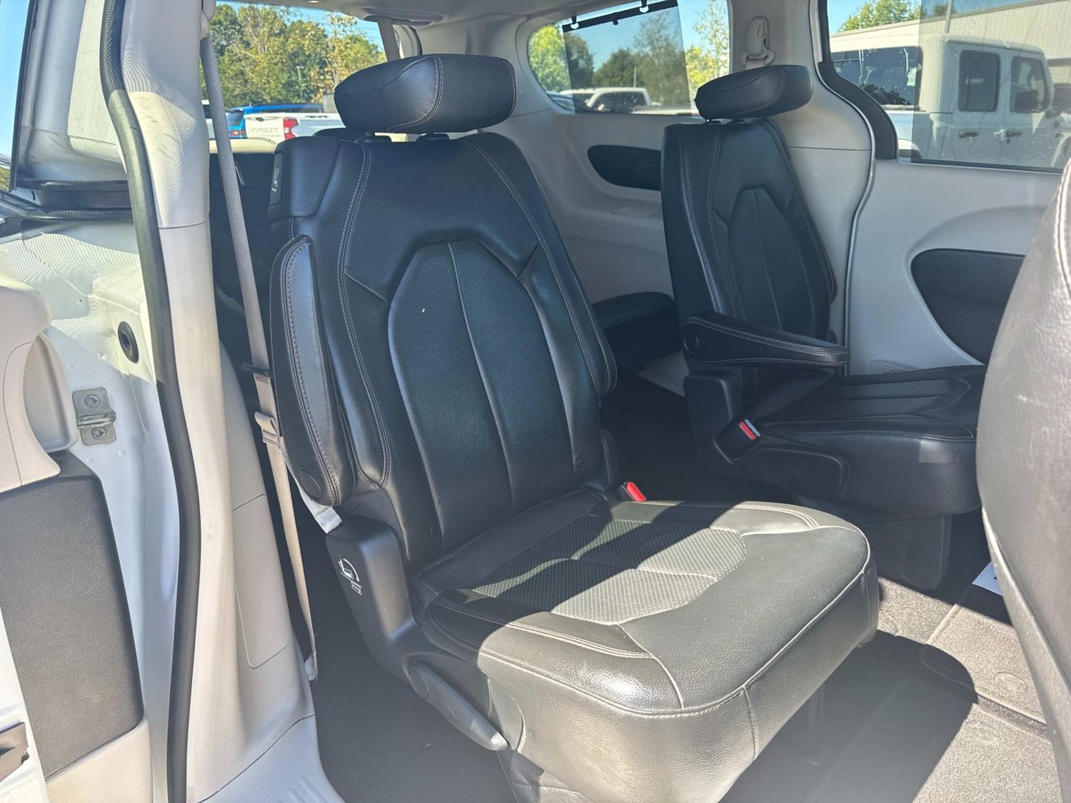 Used 2019 Chrysler Pacifica Touring-L FWD image 20