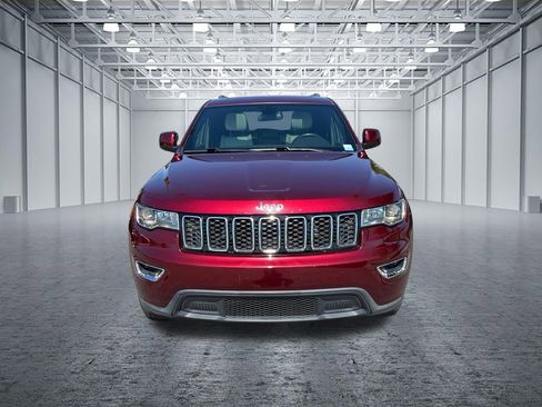 Used 2018 Jeep Grand Cherokee Laredo AWD/4WD image 2