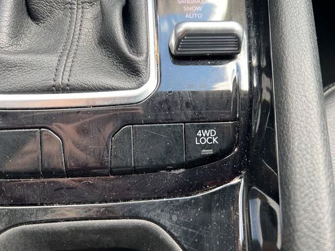 Used 2025 Jeep Compass Limited image 23