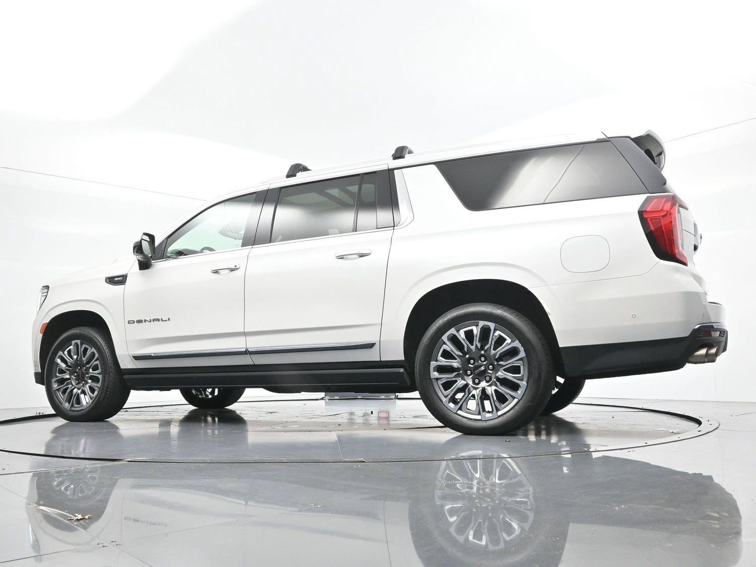 Used 2023 GMC Yukon XL Denali Ultimate AWD/4WD image 52