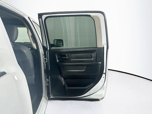 Used 2019 RAM 1500 Tradesman w/ Chrome Appearance Group RWD image 28