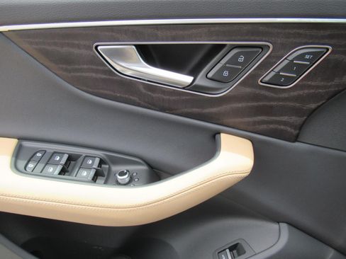 Used 2025 Audi Q7 3.0T Premium Plus AWD/4WD image 22