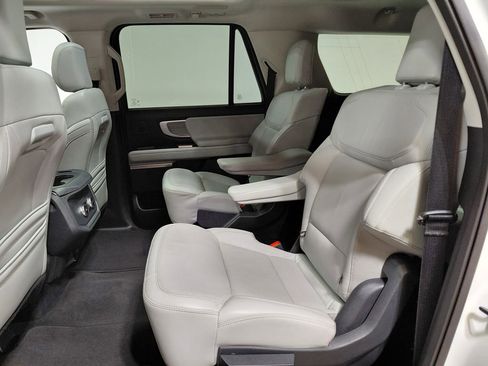 Certified 2025 Ford Expedition Max Platinum w/ Driver's Package AWD/4WD image 45