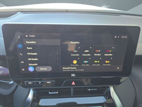 Used 2023 Toyota Venza Limited image 25