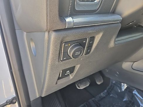 Used 2025 Ford Expedition Max Platinum AWD/4WD image 12
