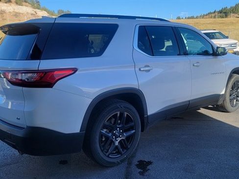 Used 2021 Chevrolet Traverse LT w/ LPO, Blackout Package image 5