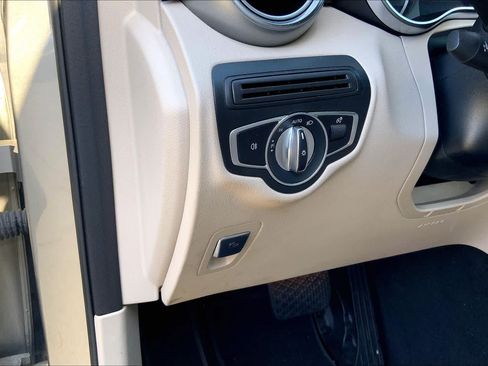 Used 2021 Mercedes-Benz GLC 300 image 33