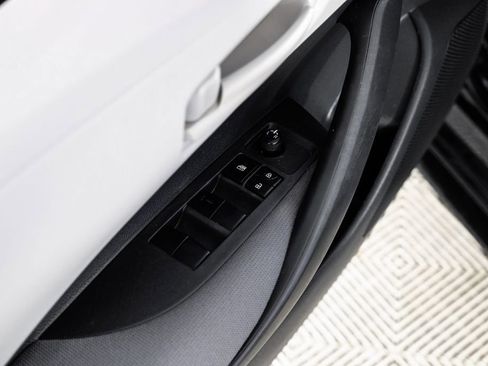 Used 2022 Toyota Corolla LE image 38