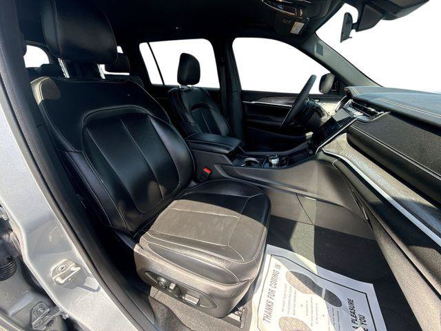 Used 2025 Jeep Grand Cherokee L Limited w/ Black Appearance Package AWD/4WD image 26