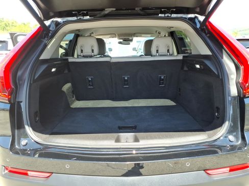 Used 2023 Cadillac XT4 Luxury w/ LPO, ONYX Package AWD/4WD image 7