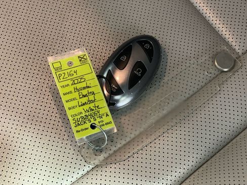 Used 2025 Hyundai Elantra Limited FWD image 19