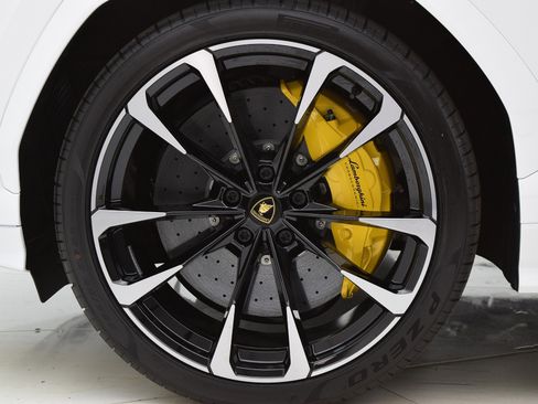 Used 2021 Lamborghini Urus image 40