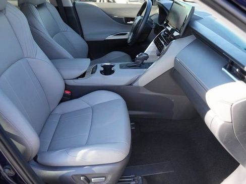 Used 2021 Toyota Venza Limited image 18