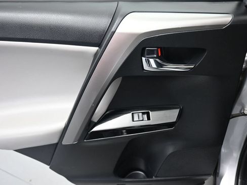 Used 2018 Toyota RAV4 Limited AWD/4WD image 32