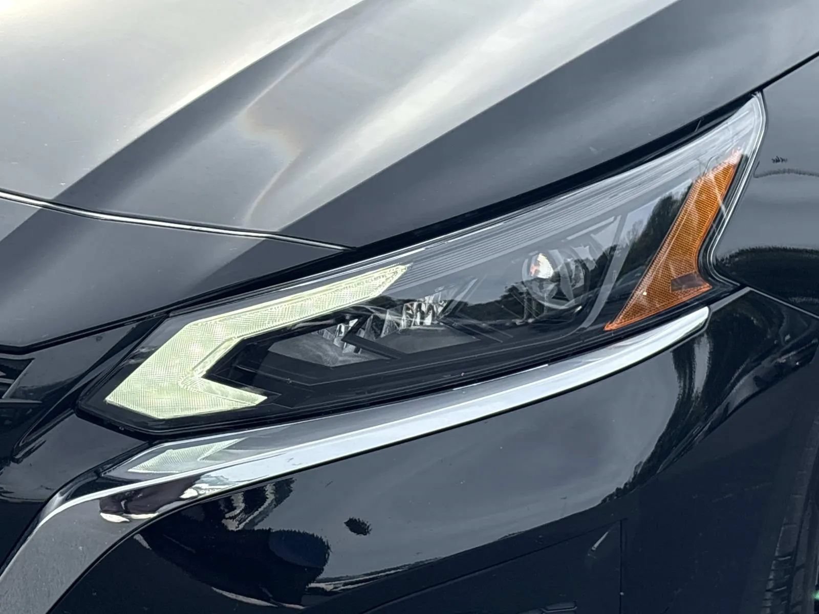 Used 2025 Nissan Altima 2.5 S FWD image 9