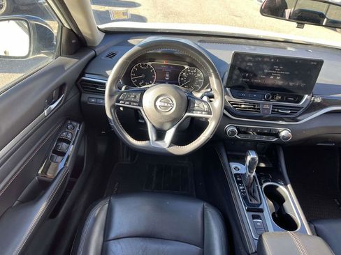 Used 2023 Nissan Altima 2.5 SR w/ SR Premium Package image 18