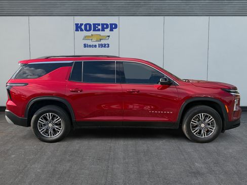 Used 2024 Chevrolet Traverse LT w/ Enhanced Driving Package FWD image 6
