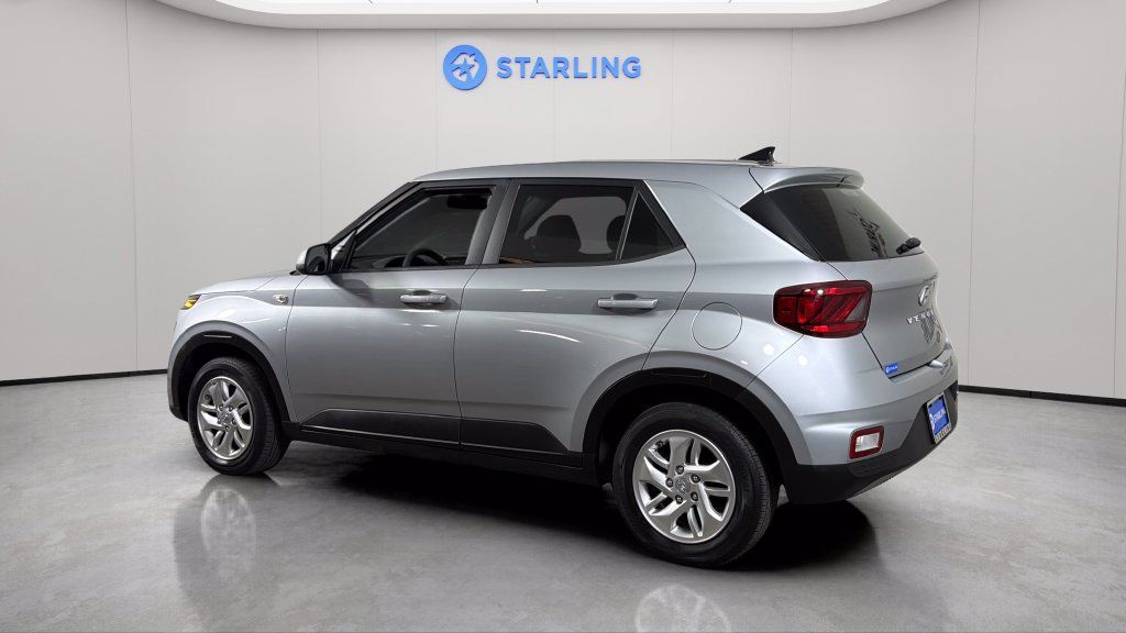 Used 2022 Hyundai Venue SE w/ Cargo Package FWD image 4