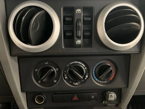 Used 2009 Jeep Wrangler Unlimited Sahara AWD/4WD image 19