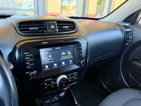 Used 2018 Kia Soul + FWD image 31