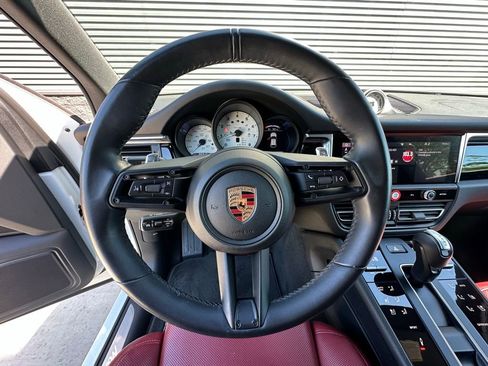 Certified 2023 Porsche Macan S image 17