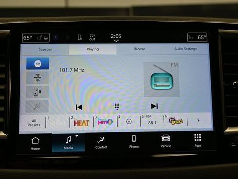 Certified 2024 Chrysler Pacifica Touring-L FWD image 35